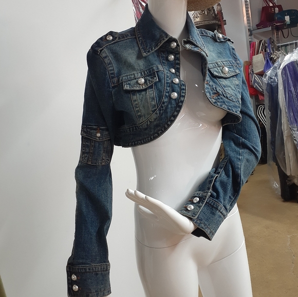 ONE OF A KIND CROP DENIM JACKET BY DEN M - Picture 2 of 10